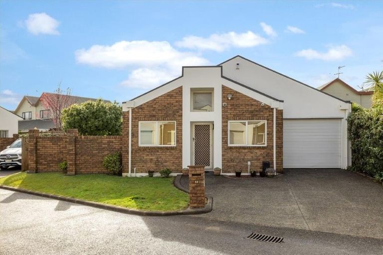 Photo of property in 12/16 Vinograd Drive, Te Atatu Peninsula, Auckland, 0610
