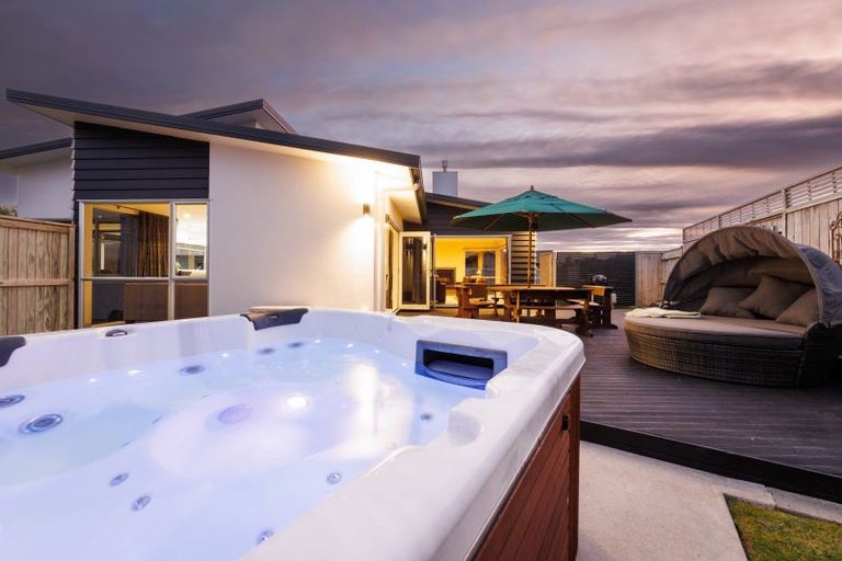 Photo of property in 11 Manhattan Court, Kelvin Grove, Palmerston North, 4414