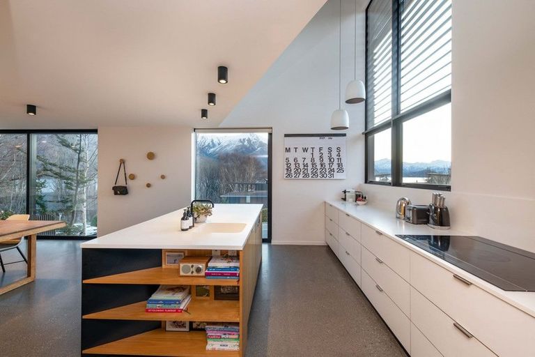 Photo of property in 9 Beacon Point Road, Wanaka, 9305