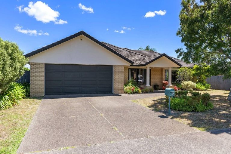 Photo of property in 4 Mullagh Place, East Tamaki Heights, Auckland, 2016