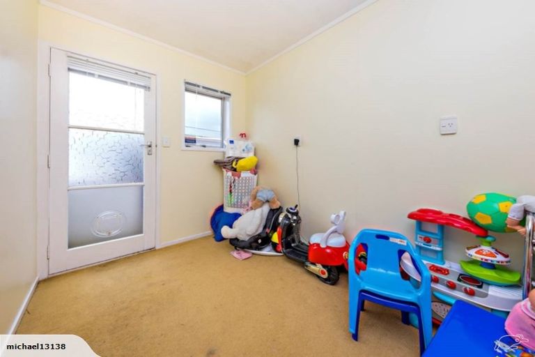 Photo of property in 1/47 Larne Avenue, Pakuranga Heights, Auckland, 2010