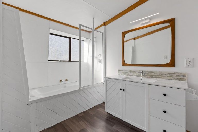 Photo of property in 44 Park Lane, Waitara, 4320