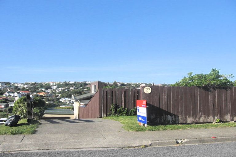 Photo of property in 27 Terrace Road, Titahi Bay, Porirua, 5022