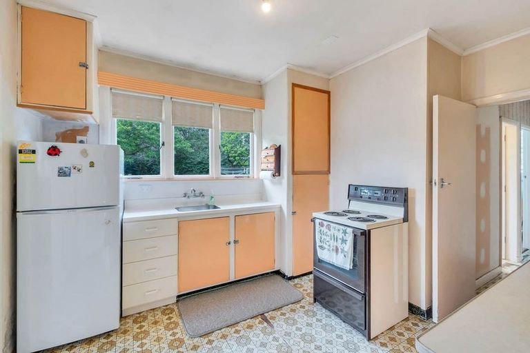 Photo of property in 12 Kamara Road, Glen Eden, Auckland, 0602