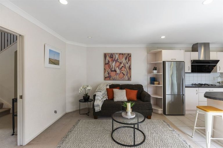 Photo of property in 22 The Esplanade, Eastern Beach, Auckland, 2012