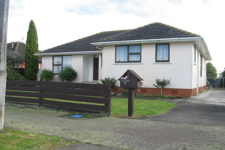 Photo of property in 9 Bristol Crescent, Roslyn, Palmerston North, 4414