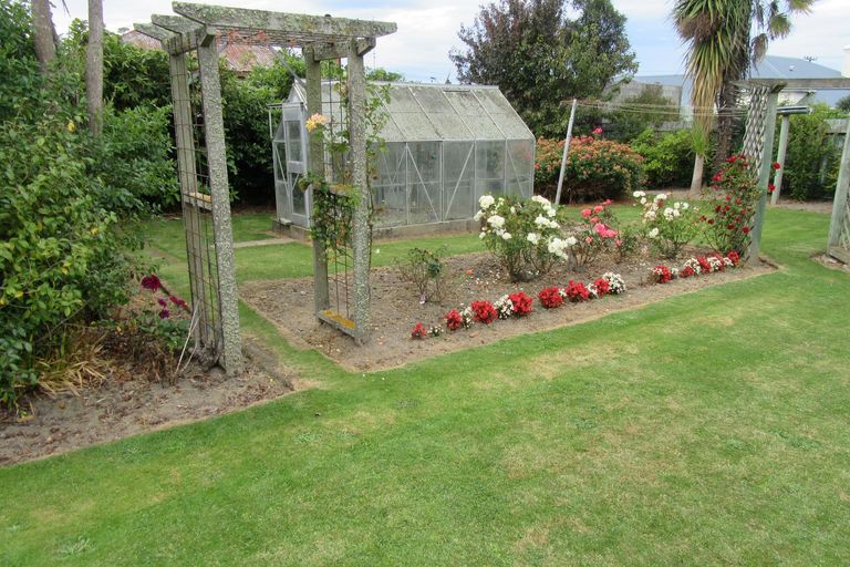 Photo of property in 33 Rhodes Street, Waimate, 7924