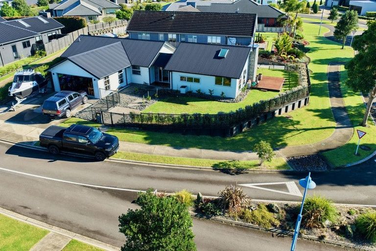 Photo of property in 2 Roseberry Place, Whitianga, 3510