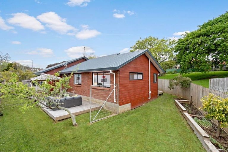 Photo of property in 11 Lochend Place, Highland Park, Auckland, 2010