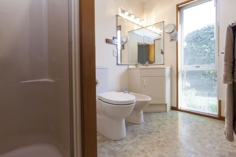 Photo of property in 27 Regency Crescent, Redwood, Christchurch, 8051