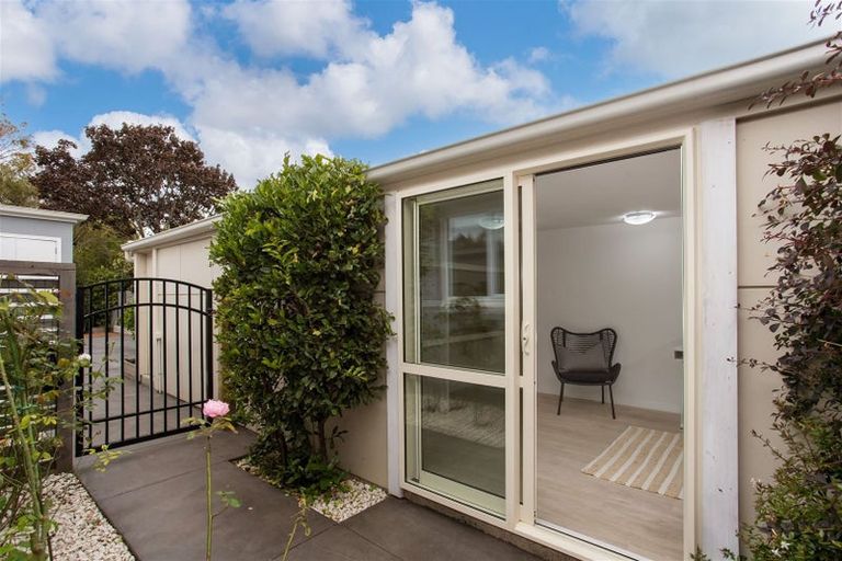 Photo of property in 17 Joyce Crescent, Ilam, Christchurch, 8041