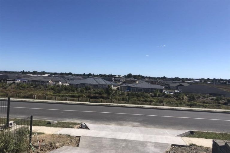 Photo of property in 39 Pakaraka Drive, Papakura, 2110