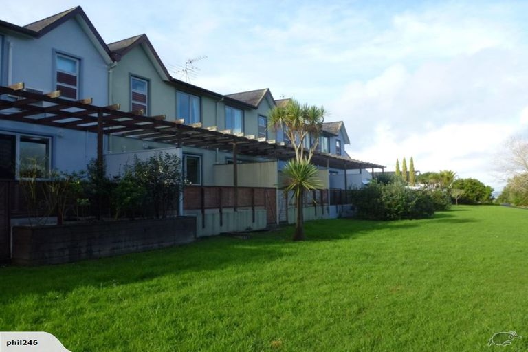 Photo of property in 9q Clearwater Cove, West Harbour, Auckland, 0618