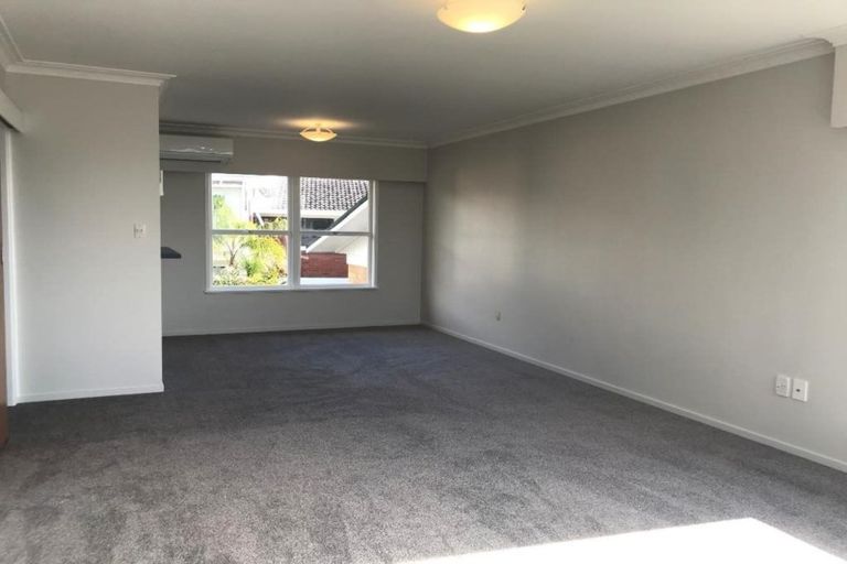 Photo of property in 2/45 East Coast Road, Milford, Auckland, 0620