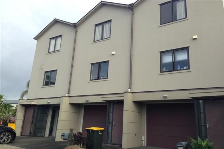 Photo of property in 2 Opito Way, East Tamaki, Auckland, 2013