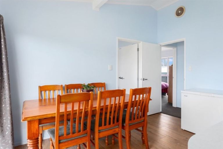 Photo of property in 14 Hinau Place, Edgecumbe, 3120