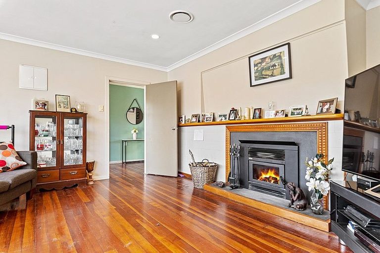 Photo of property in 6 Glengarry Road, Glen Eden, Auckland, 0602