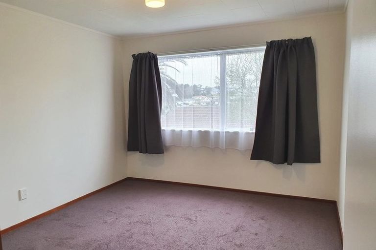 Photo of property in 3 Garton Drive, Massey, Auckland, 0614