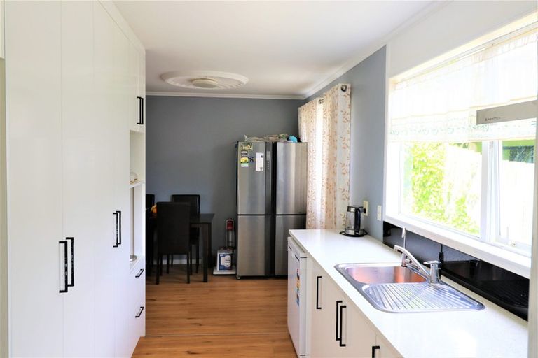 Photo of property in 35 Woodglen Road, Glen Eden, Auckland, 0602