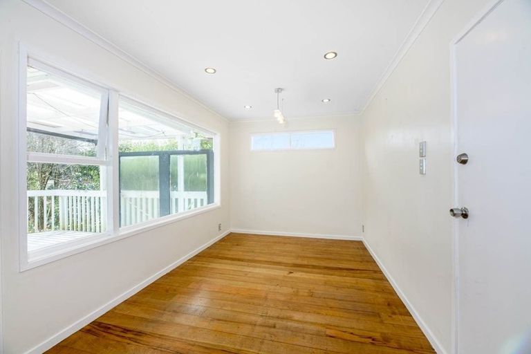 Photo of property in 36 Woodside Road, Massey, Auckland, 0614