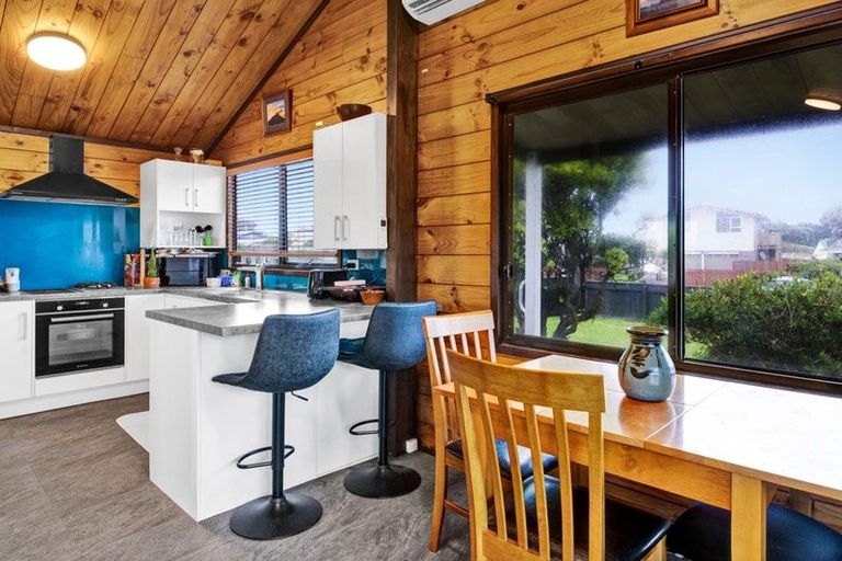 Photo of property in 16 Pohutukawa Drive, Opunake, 4616