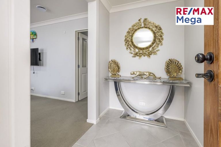 Photo of property in 10 Terrasini Drive, Flat Bush, Auckland, 2019