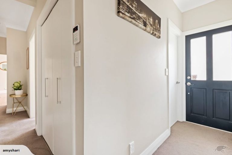 Photo of property in 119 Apu Crescent, Lyall Bay, Wellington, 6022