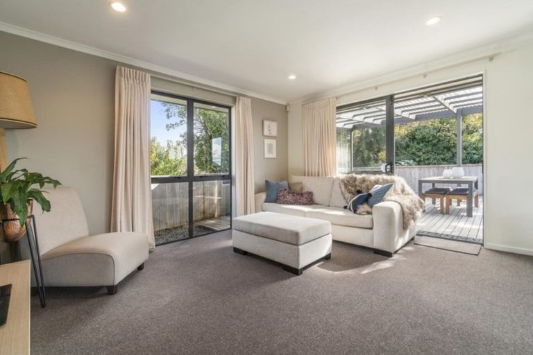 Photo of property in 70a Hobsonville Road, West Harbour, Auckland, 0618