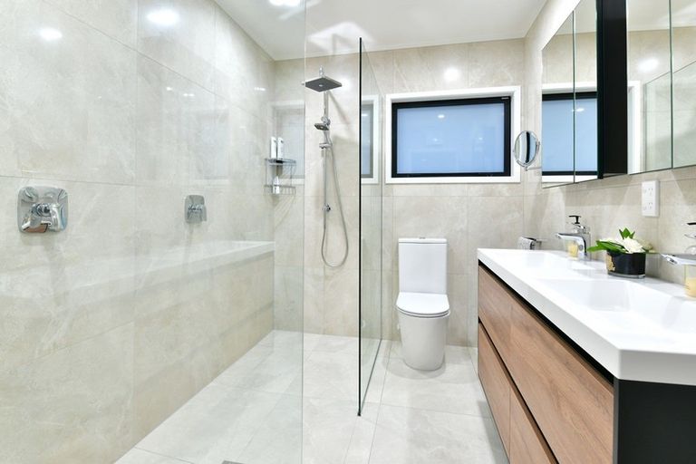 Photo of property in 47 De Luen Avenue, Tindalls Beach, Whangaparaoa, 0930