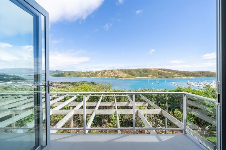 Photo of property in 62 Kiriwai Road, Paremata, Porirua, 5024