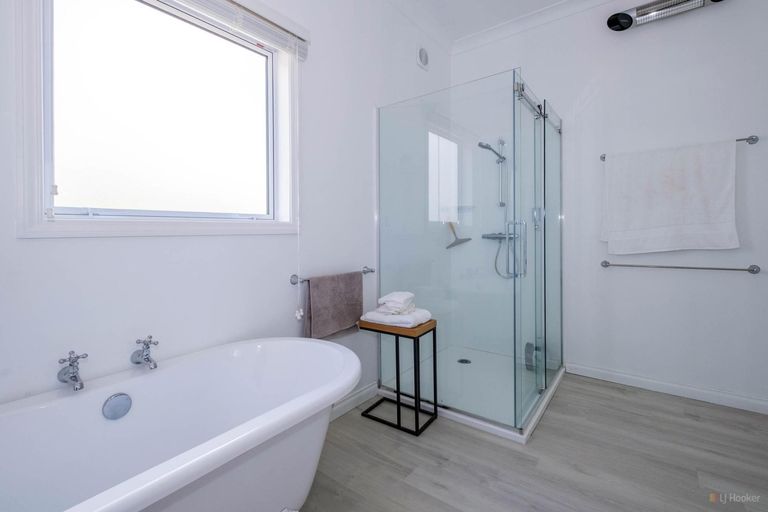 Photo of property in 43 Rhodes Street, Waimate, 7924