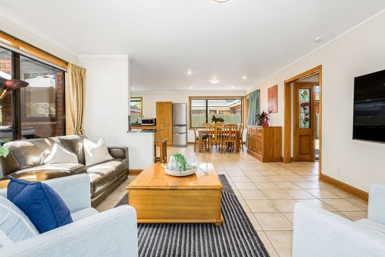 Photo of property in 2/54 Queens Grove, Hutt Central, Lower Hutt, 5010