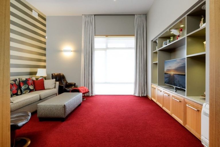 Photo of property in 61 Omokoroa Road, Omokoroa, 3114