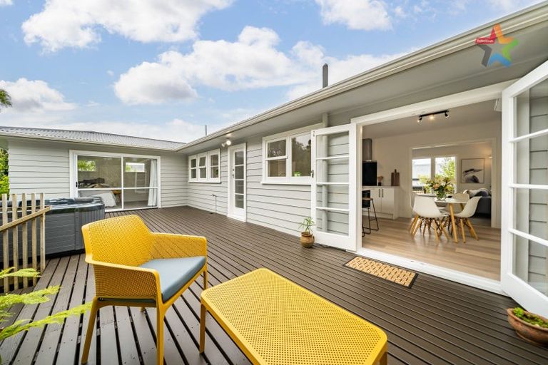 Photo of property in 64 Oakleigh Street, Maungaraki, Lower Hutt, 5010