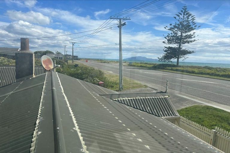 Photo of property in 92 Marine Parade, Otaki Beach, Otaki, 5512