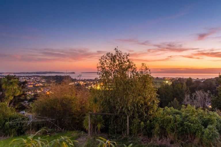 Photo of property in 4 Taku Close, Long Bay, Auckland, 0630