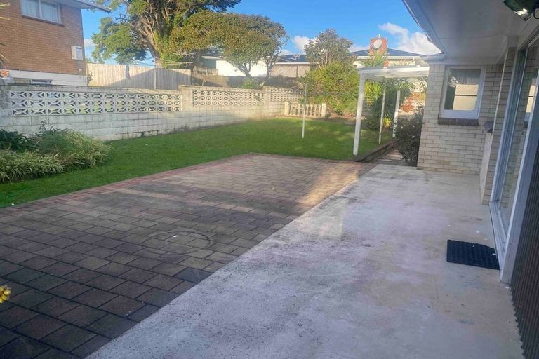 Photo of property in 25 Ellesmere Crescent, Pakuranga Heights, Auckland, 2010