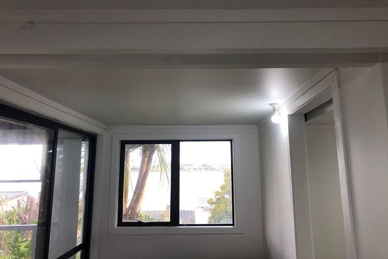 Photo of property in 19 Ferry Parade, Herald Island, Auckland, 0618