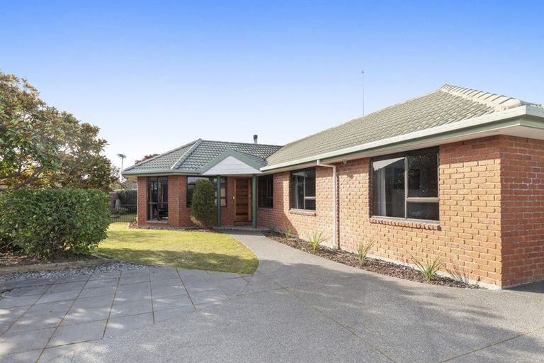 Photo of property in 8 Orlando Crescent, Waimairi Beach, Christchurch, 8083