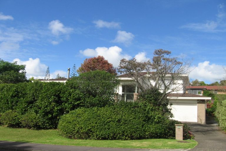 Photo of property in 2 Woodfern Crescent, Titirangi, Auckland, 0604