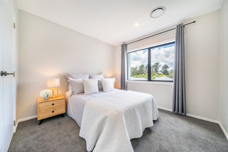 Photo of property in 11 Rewarewa Way, Timberlea, Upper Hutt, 5018
