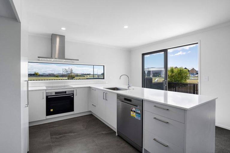Photo of property in 75 Empire Crescent, Papamoa, 3118