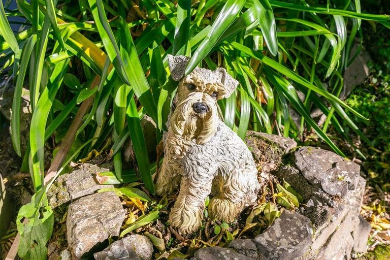 Photo of property in 33-35 Espin Crescent, Karori, Wellington, 6012