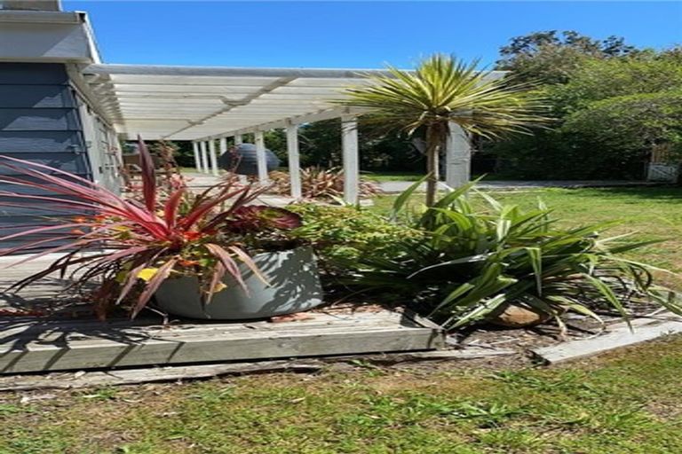 Photo of property in 2 Nicholas Street, Te Horo Beach, Otaki, 5581