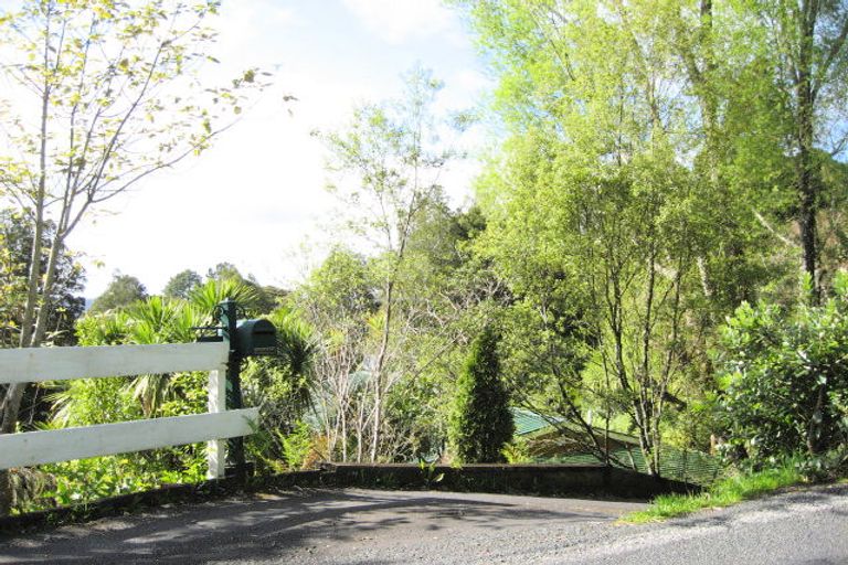 Photo of property in 350 Forest Hill Road, Waiatarua, Auckland, 0612