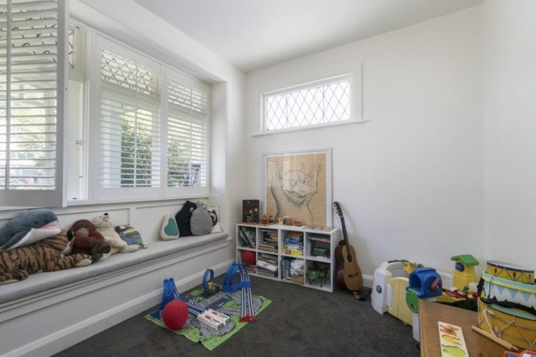 Photo of property in 36 Oroua Street, Eastbourne, Lower Hutt, 5013