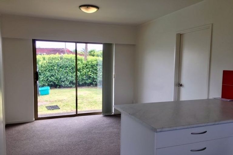 Photo of property in 21b Sunnypark Avenue, Rosehill, Papakura, 2113