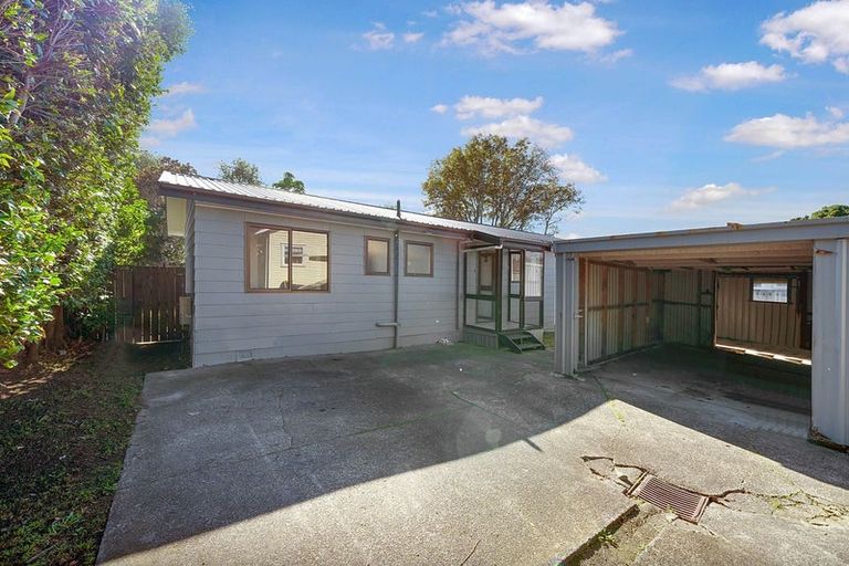 Photo of property in 1/134 Mcleod Road, Te Atatu South, Auckland, 0610