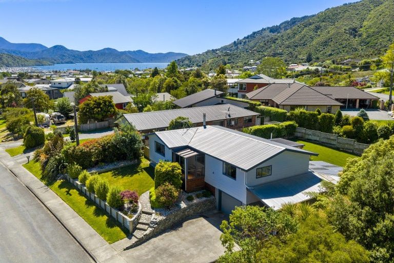 Photo of property in 17 Boons Valley Road, Waikawa, Picton, 7220