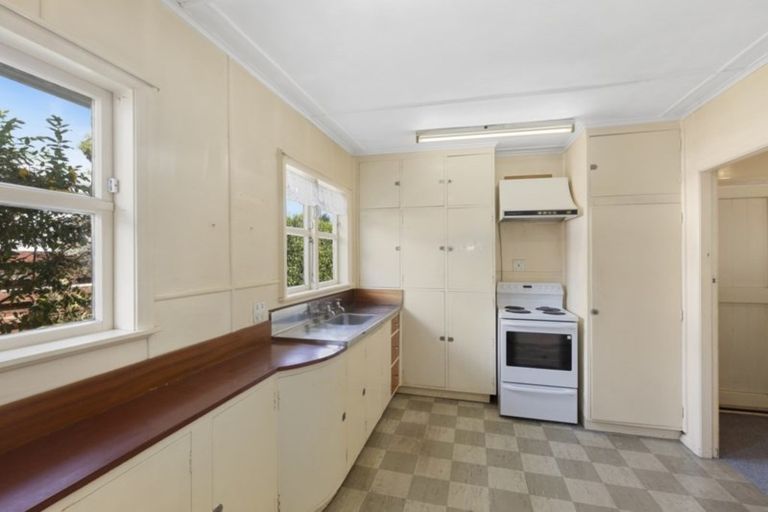 Photo of property in 28 Glen Road, Stokes Valley, Lower Hutt, 5019